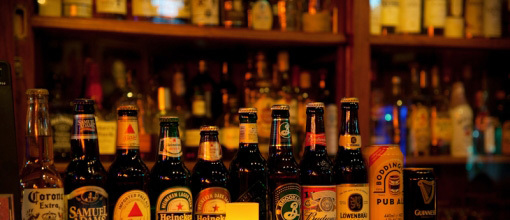 ビール、カクテル、ウイスキー各種取り揃えております